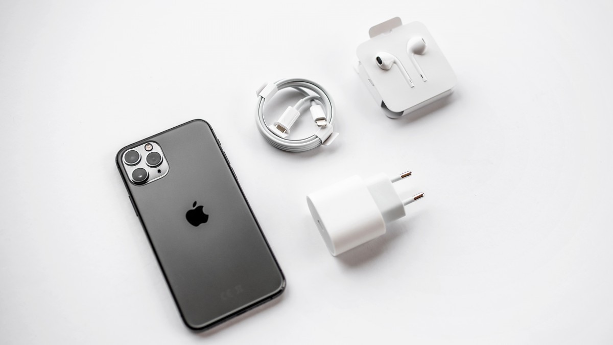 WOW 360|Apple to Drop the Charger & Earpods in iPhone12 Box?
