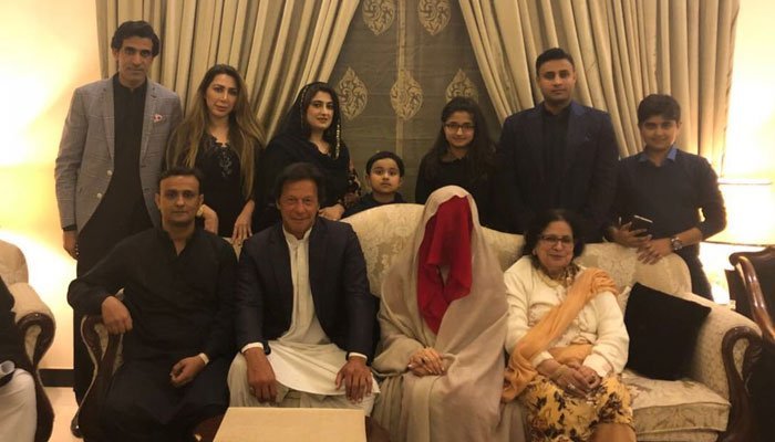 WOW 360|'She is My Soulmate' - PM Imran Khan Admires Wife Bushra Bibi