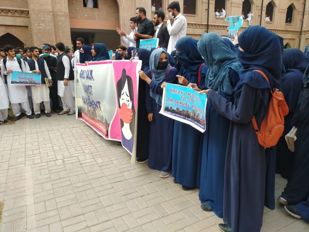 WOW 360|Female Students from Islamia College University Protest Against Harassment in Peshawar