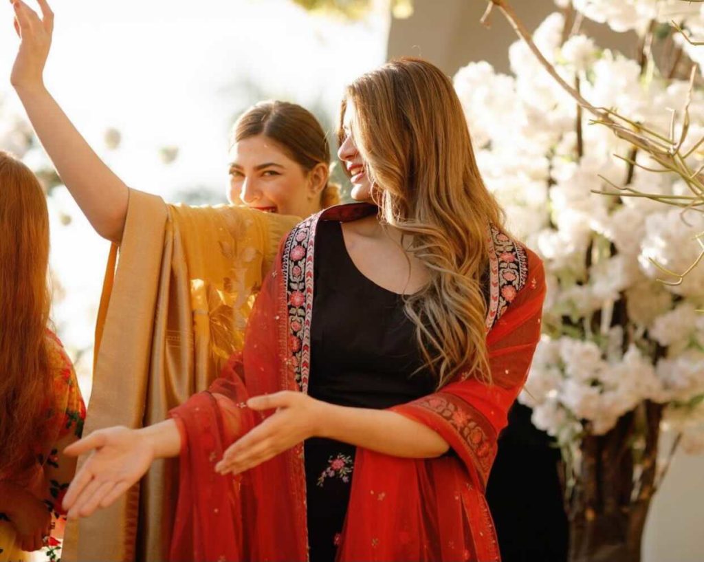 WOW 360|Naimal Khawar Khan's Looks for Her Sister's Mayoun & Dholki are a Treat to Watch