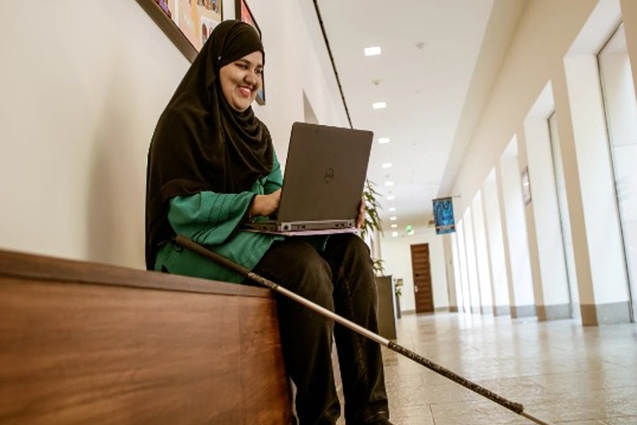 WOW 360|Visually Impaired Pakistani Student Khansa Maria Bags Scholarship to Oxford