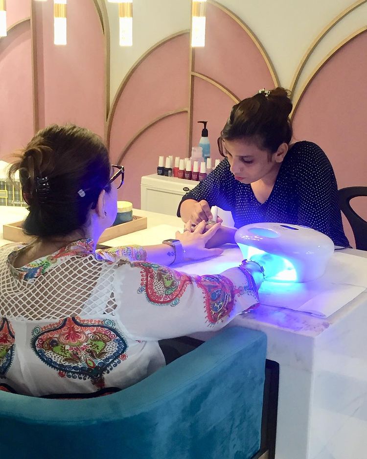 WOW 360|10 Best Beauty Salons in Karachi for Manicure & Pedicure