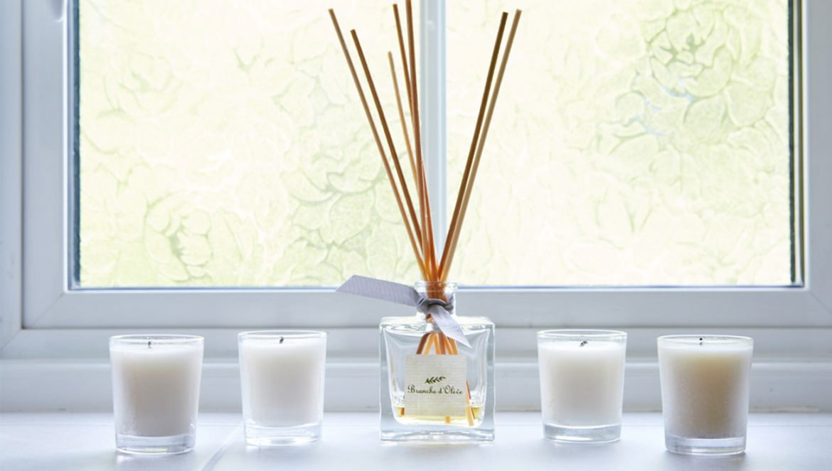guest bathroom scented candle diffuser