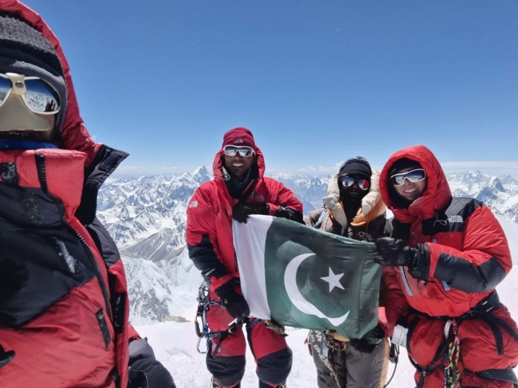 WOW 360|Naila Kiani Becomes the First Female Pakistani Mountaineer to Climb the World’s Thirteenth Highest Mountain, Gasherbrum-II