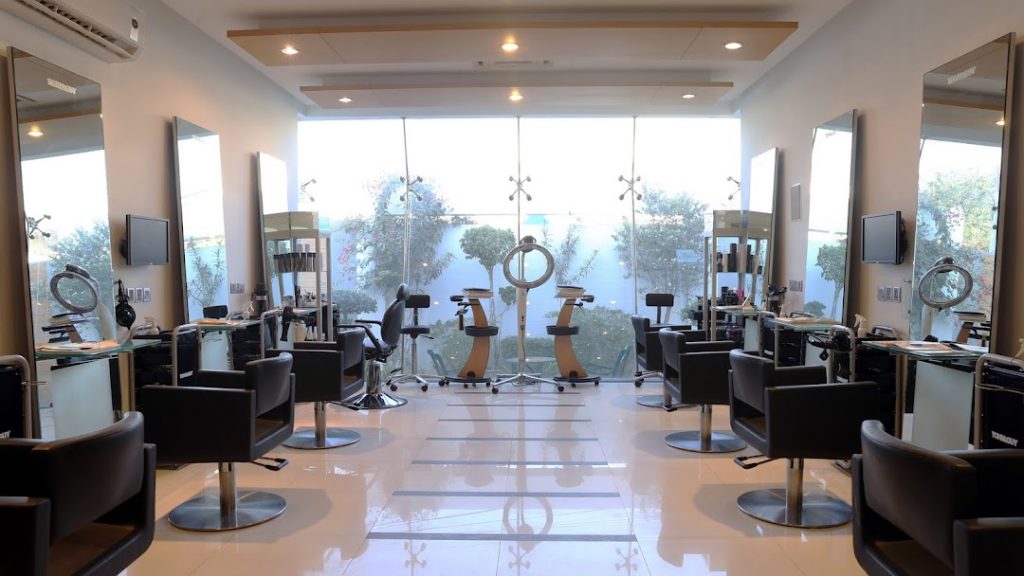 WOW 360|7 Best Salons in Karachi for Gel Manicure