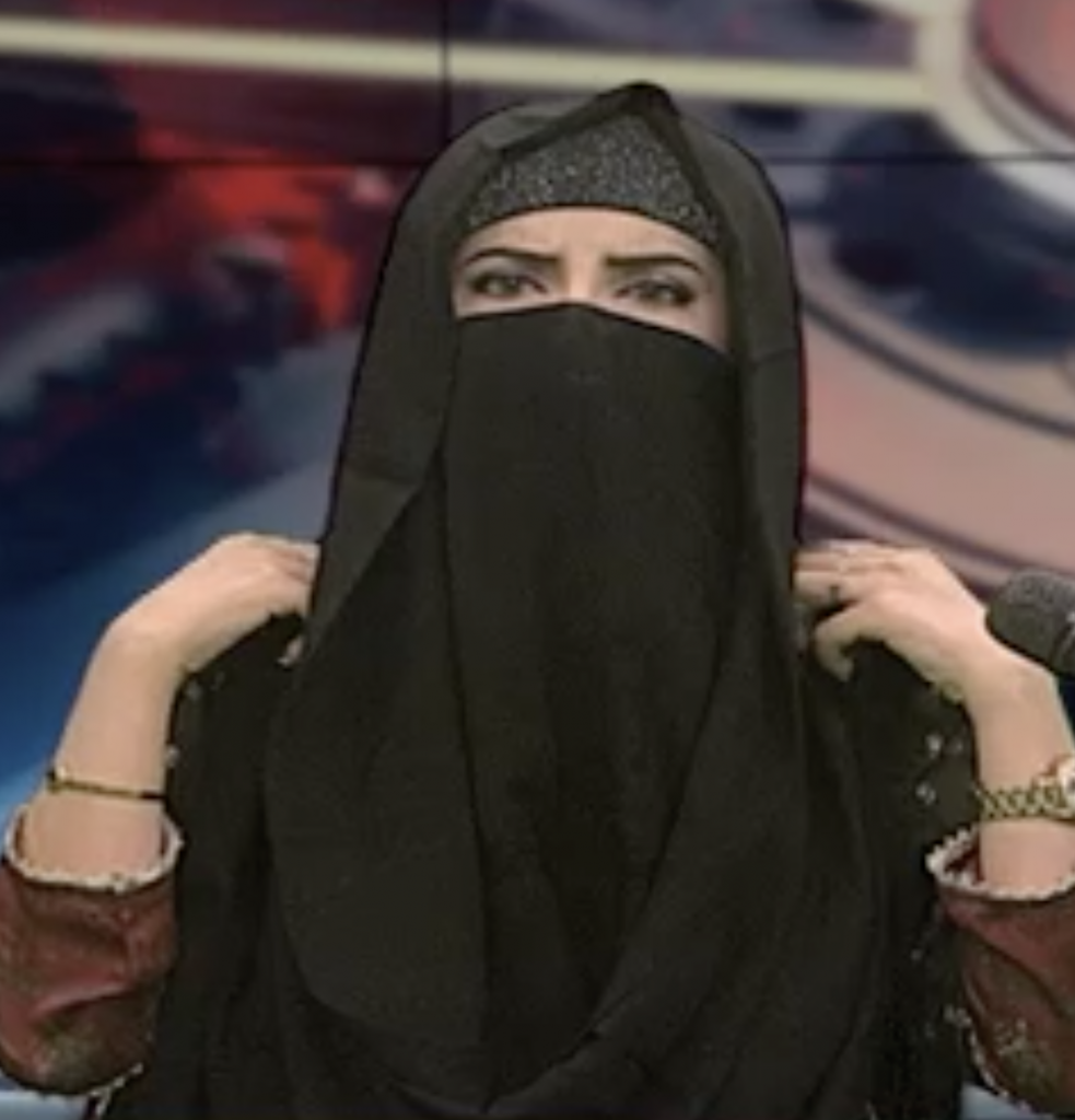 WOW 360|Female Anchor Kiran Naz Wears Hijab on Live Tv to Prove that it Doesn't Undermine Participation of Women
