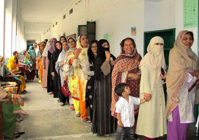 WOW 360|10 Things Women Must Know Before Renewing their CNIC Card in Pakistan