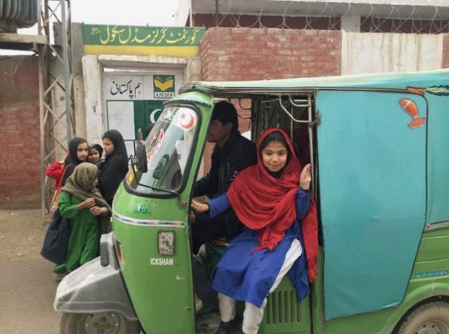 WOW 360|Rickshaw Driver from Peshawar Gives Free Rides to School Going Girls to Promote Girls Education in PAKISTAN