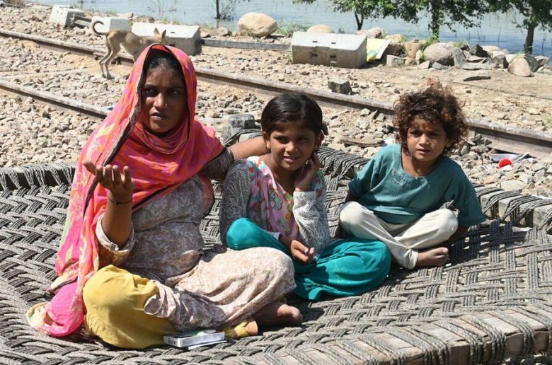 pregnant pakistan floods